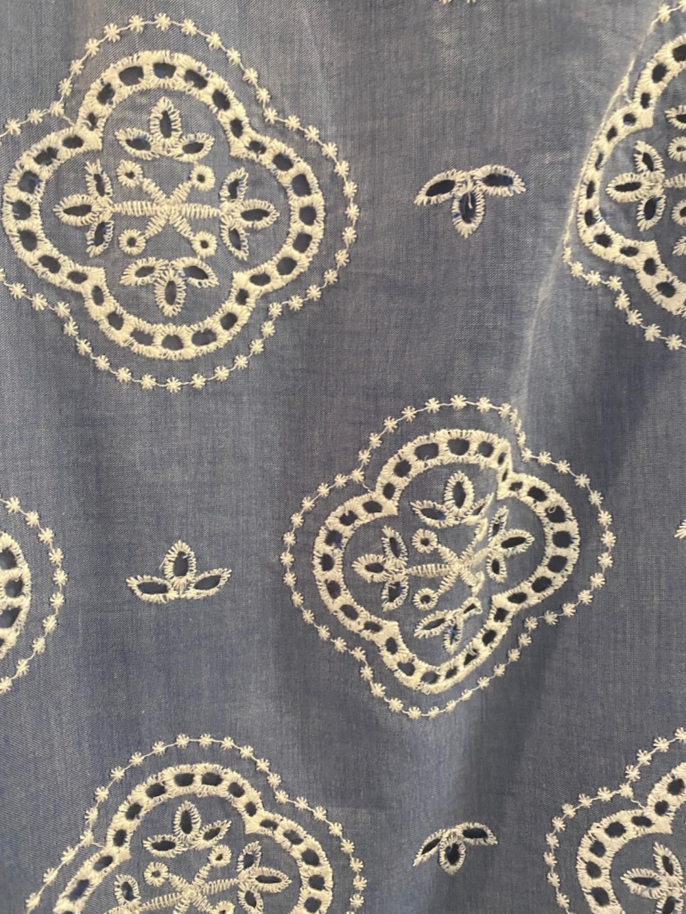 Talbot’s chambray blue embroidered eyelet dress. Size Misses 6. - Picture 4 of 5